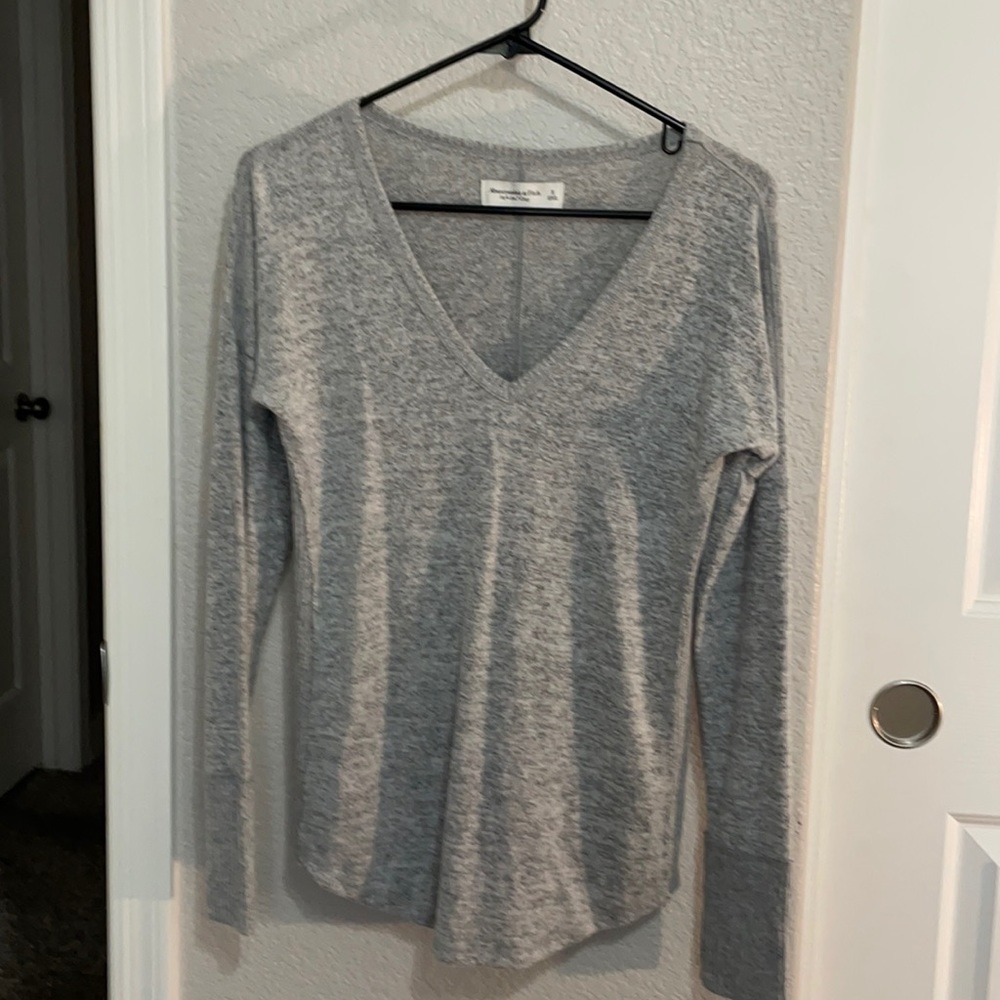 Marbled gray lightweight long-sleeve top with soft texture. Women’s size small
